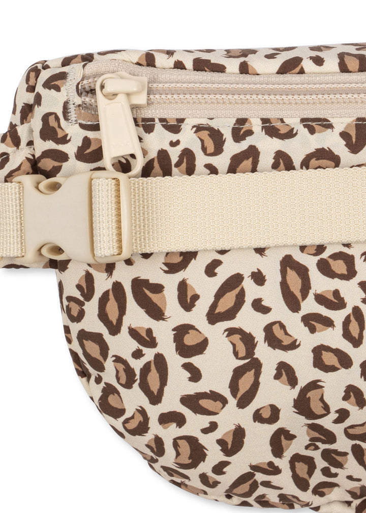 Juno bumbag, Leo